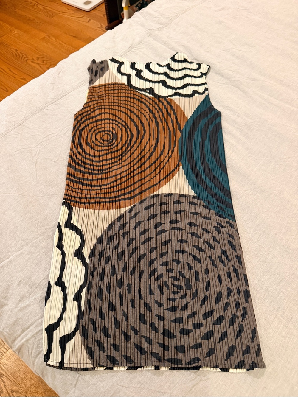 Issey Miyake Pleated please Sleeveless Tunic in Brown, Teal, Gray, Black, White - Picture 7 of 8